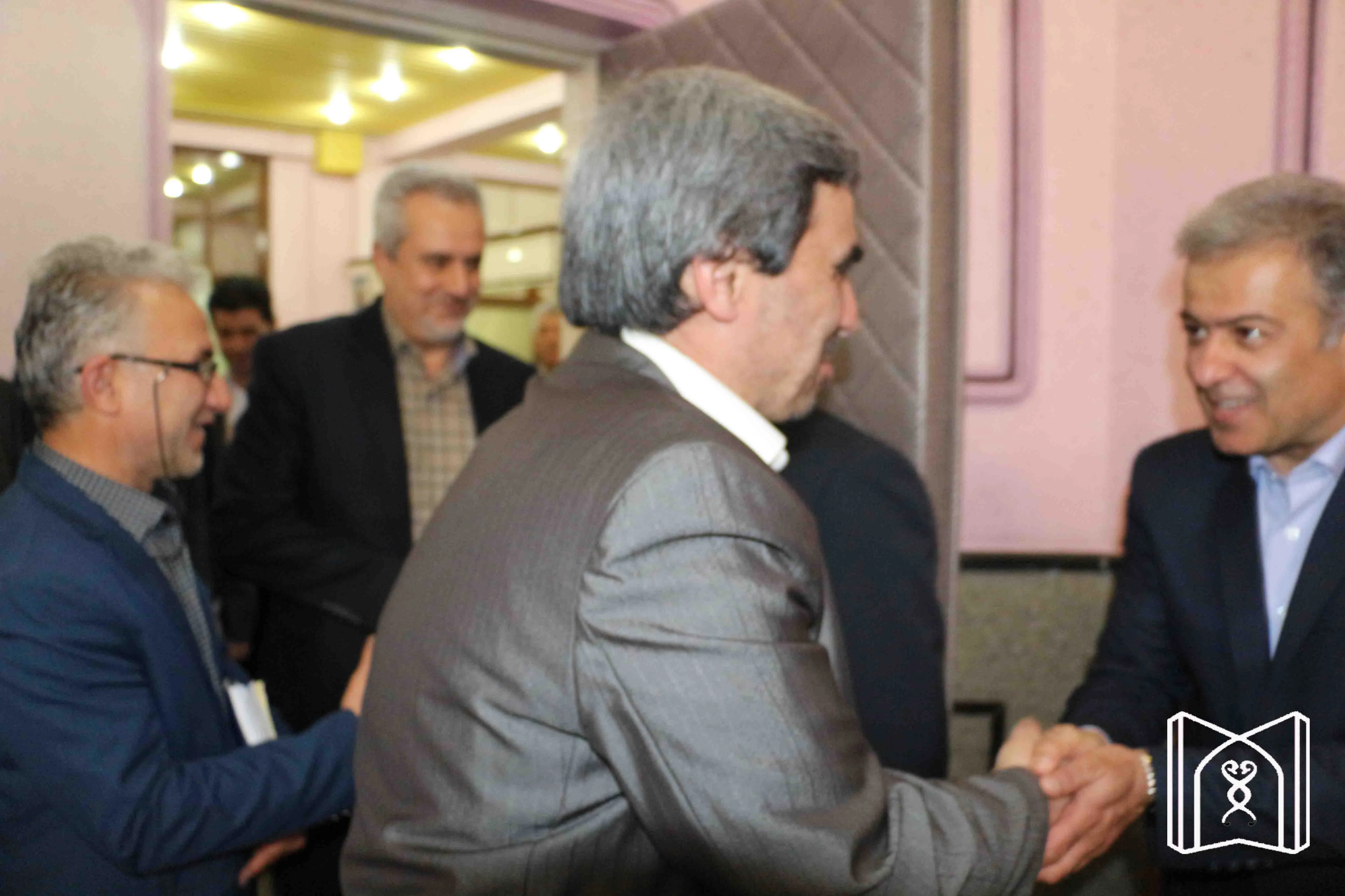 جمعی از مسئولین بیمارستان امام حسین (ع) هشترود با دکتر صومی رییس دانشگاه علوم پزشکی تبریز دیدار کردند